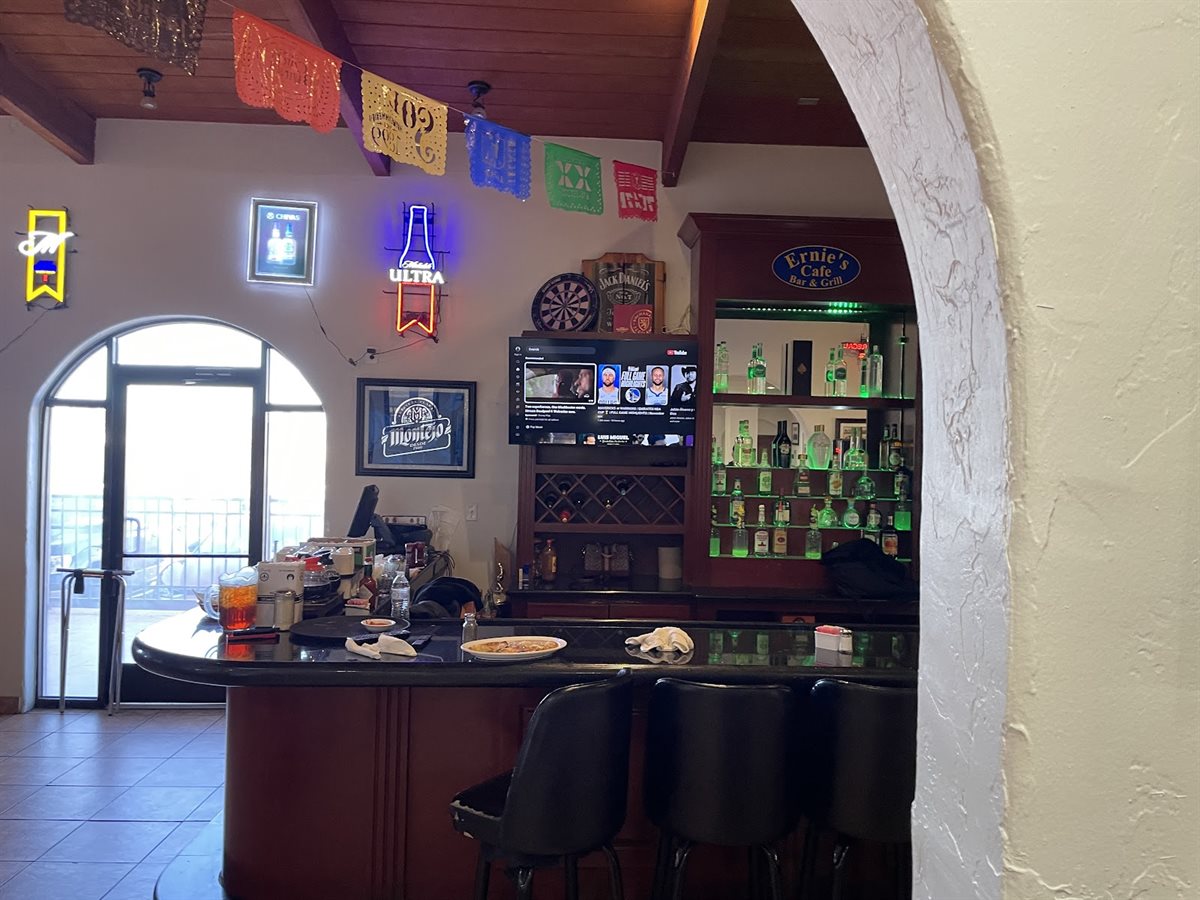 Ernie's Cafe Bar & Grill